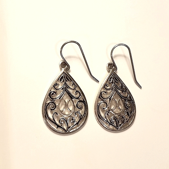Silver sculpted earrings - Picture 3 of 8
